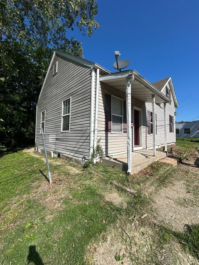 Photo - 323 N 7th St