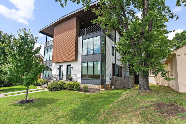 Building Photo - Walkable Luxury in Edgehill