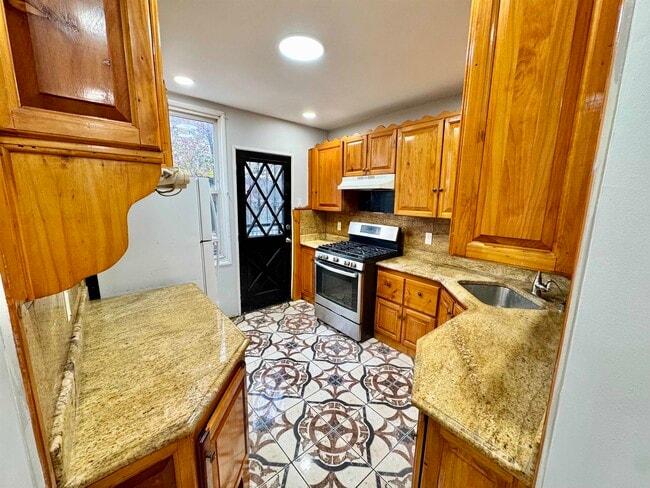 Photo - 272 Winfield Ave Unit 1