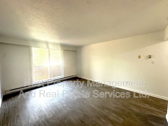 Photo - 776 Vaughan St