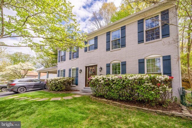 Photo - 2235 Abbotsford Dr