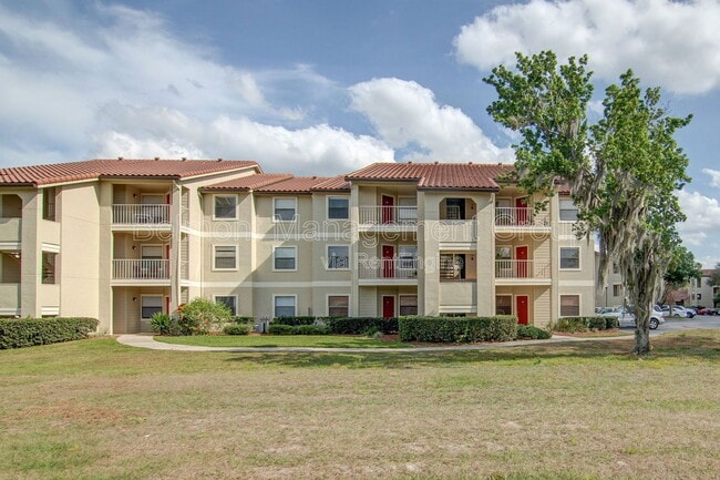 Building Photo - 3038 Parkway Blvd Unit 304