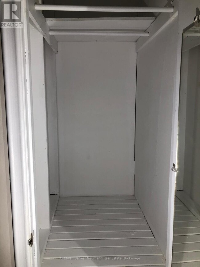 Photo - 96 Arthur St N Unité B