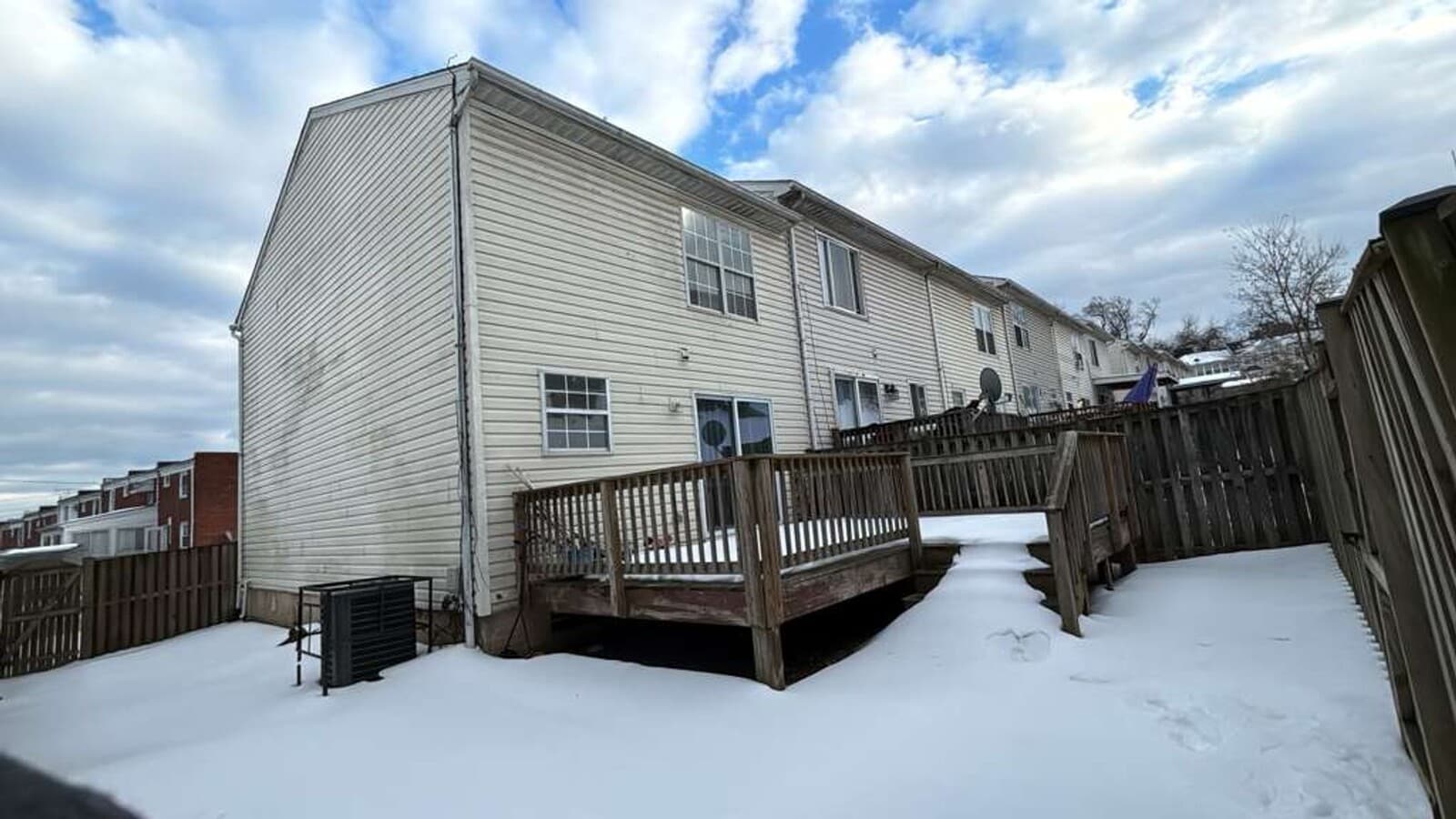 Photo - BEAUTIFUL, LARGE 3 BEDROOM RE-MODELED TOWN HOME! END OF GROUP HUGE FENCED IN YARD WITH A DECK! IT...