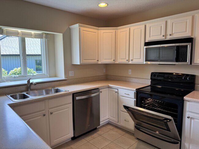 Photo - Weaverville - Well Kept Townhome with Flex Space