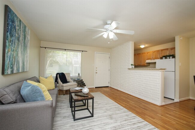 Photo - 2208 Morse St Unit 4