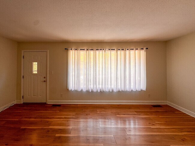 Photo - Spacious 4 Bed 2.5 bath Home Close to Fort Bragg