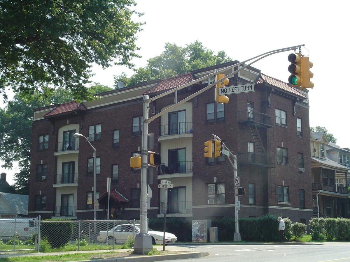 Photo - 286 N Grove St Apartments