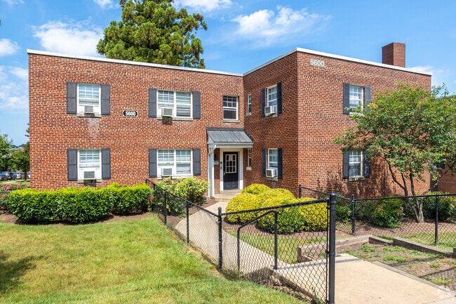 Oak Ridge Apartments