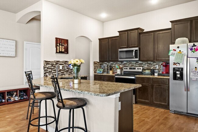 Photo - 907 Hickok Dr