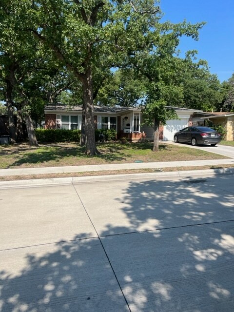 Photo - 1611 Betsy Ln