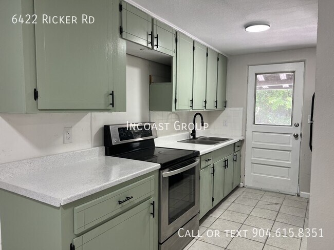 Photo - Newly Renovated 2BR, 1BA Duplex with Moder...