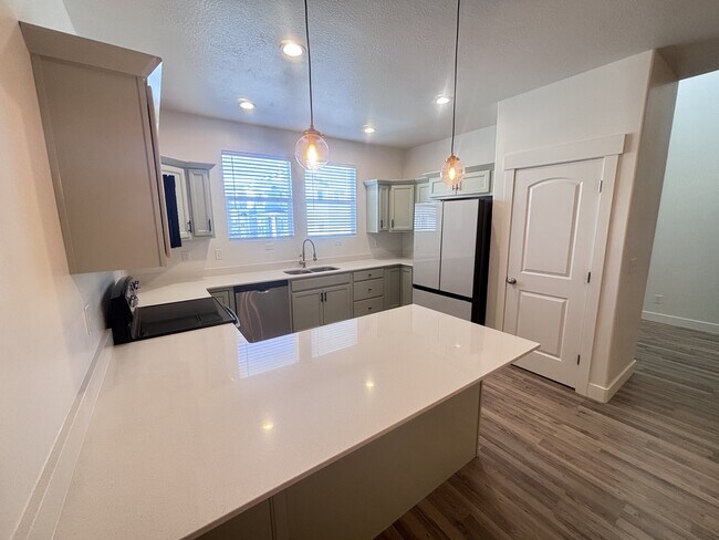 Photo - 3985 W 1960 N