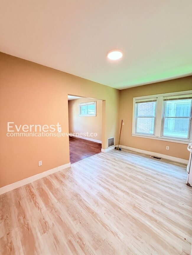 Photo - 2488 Woodmere St
