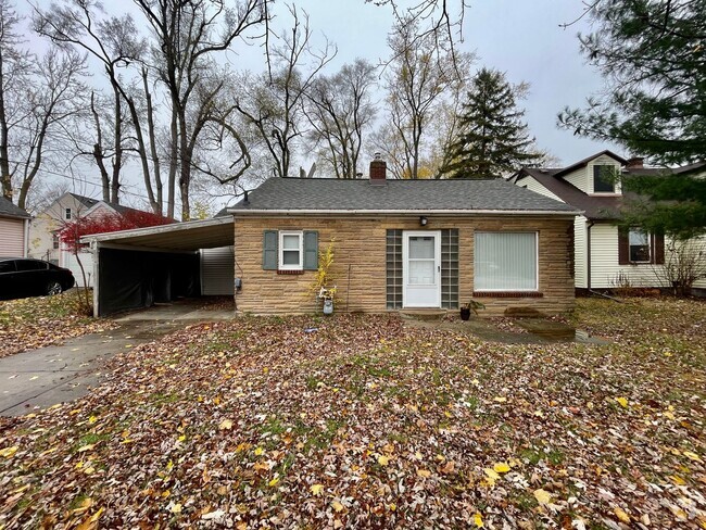 Building Photo - Two Bedroom Home in Walker