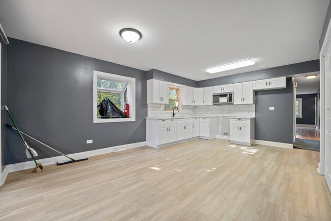 Photo - 760 E North Broadway St Unit 1