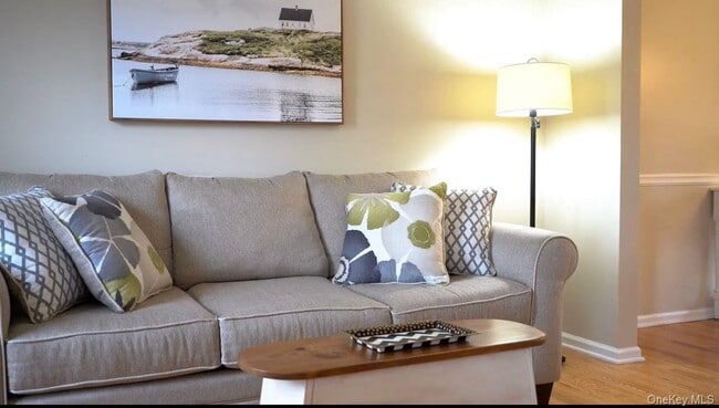 Photo - 1 Shadow Vale Dr