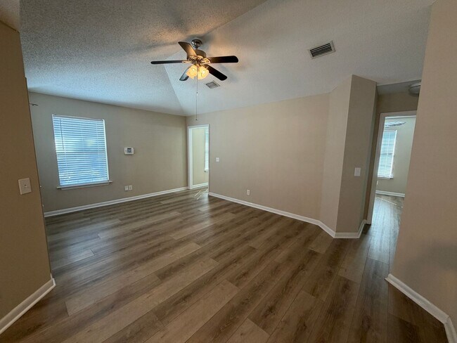 Photo - 114 Dalton Cody Dr