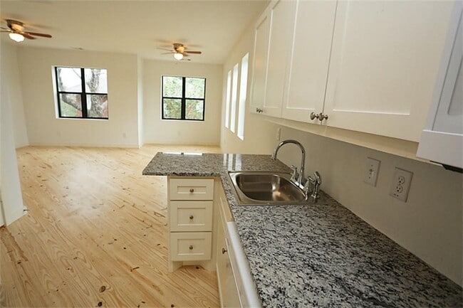 Photo - 4102 McKinney St