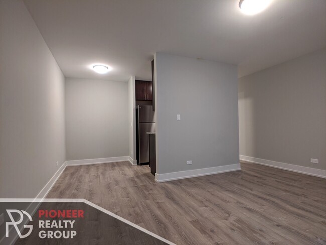 Photo - 542 W Surf St Unit 309