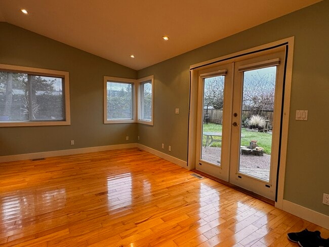 Photo - 146 Marks Ave