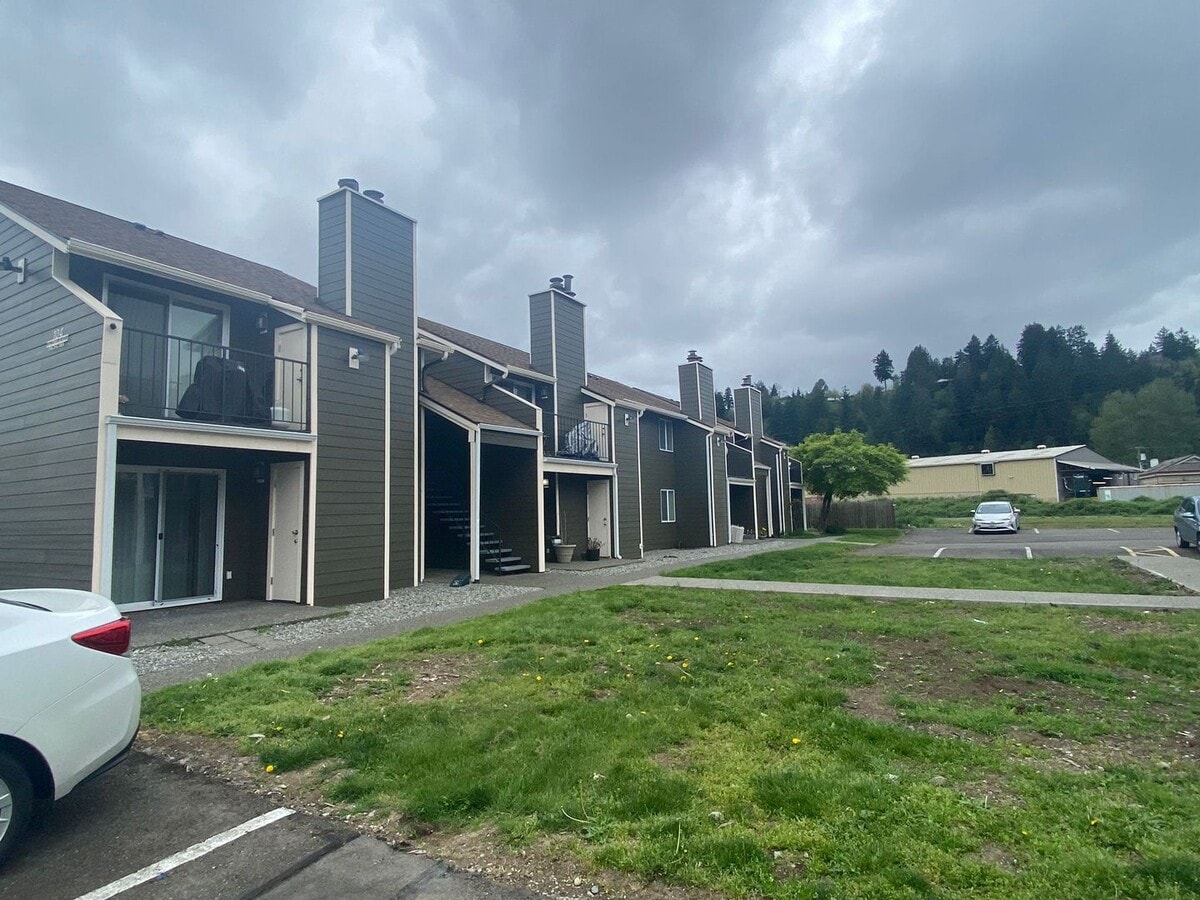 Photo - 104 Tacoma Blvd S