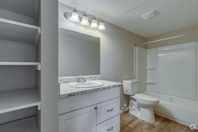 1BR, 1BA 710