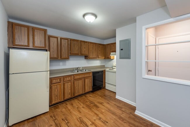 Photo - Signal Hill Apartments