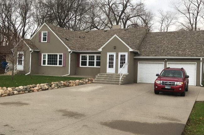 Building Photo - 1544 3rd Ave