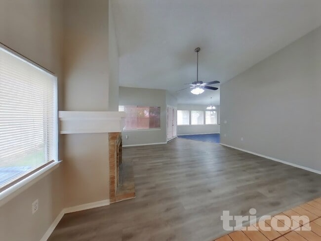 Photo - 9302 Points Edge