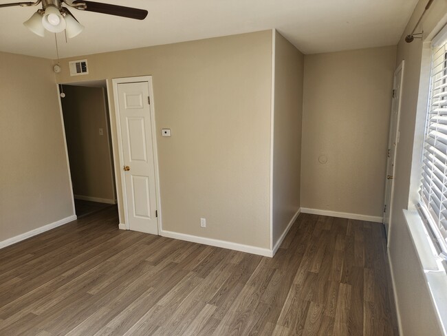 4665 Hartel Unit 2