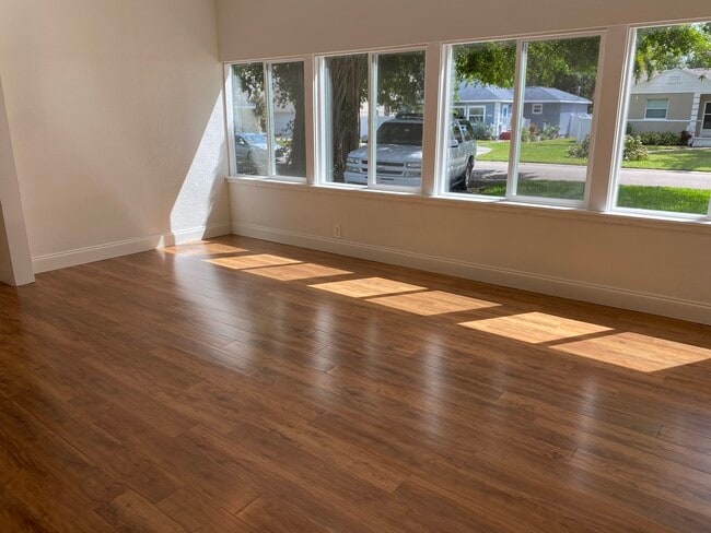 Photo - 129 36th Ave NE