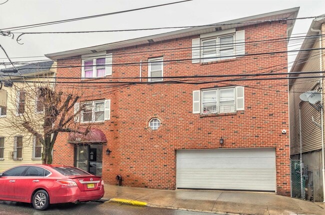 Building Photo - 310 70th St Unit 1E