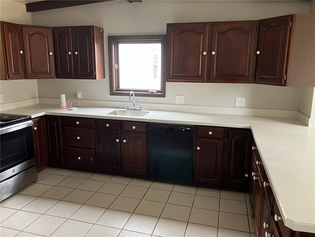 Photo - 104 Knickerbocker Ave