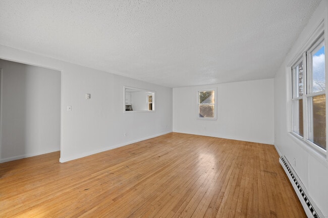 Photo - 84 Whittier Ave Unidad 2nd Fl