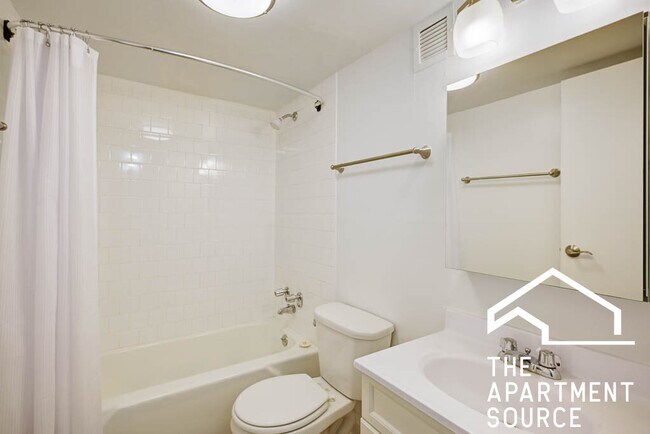 Photo - 441 W Oakdale Ave Unit 4E