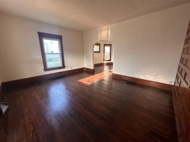 Photo - 913 Smith Ave SW