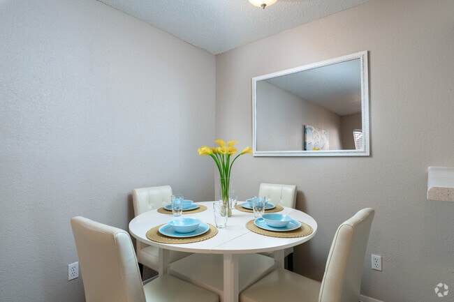 2 habitaciones, 1 baño, 865 pies cuadrados, comedor