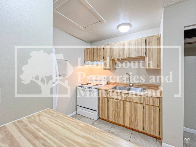 Photo - 732 Angelina Ln