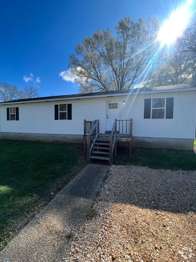 Building Photo - Beautifully Renovated Tiny Home in Martin!