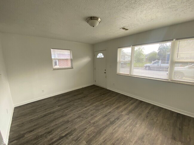 Photo - 621 N Oxford St