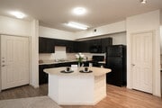 1BR, 1BA - 842SF - Kitchen