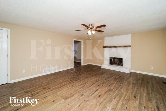 Photo - 4423 Treeline Way