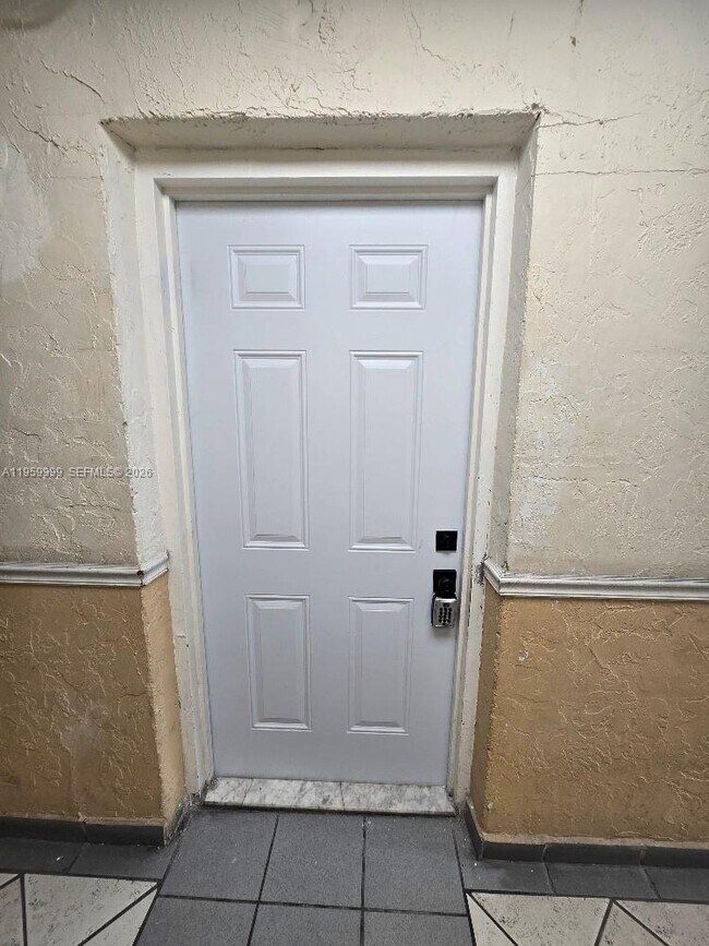 Photo - 5755 W 20th Ave Unidad 312