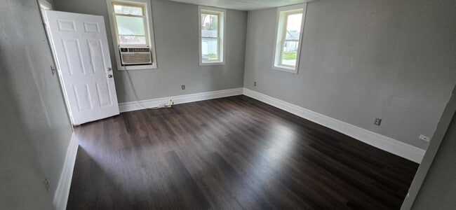 Building Photo - 744 Union St Rental