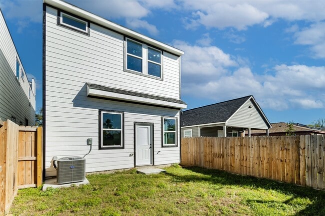 Photo - 4008 Bennington St