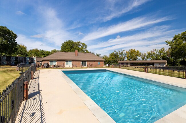 Fontainebleau Apartments
