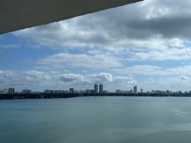 Building Photo - 7601 E Treasure Dr Unit 1823