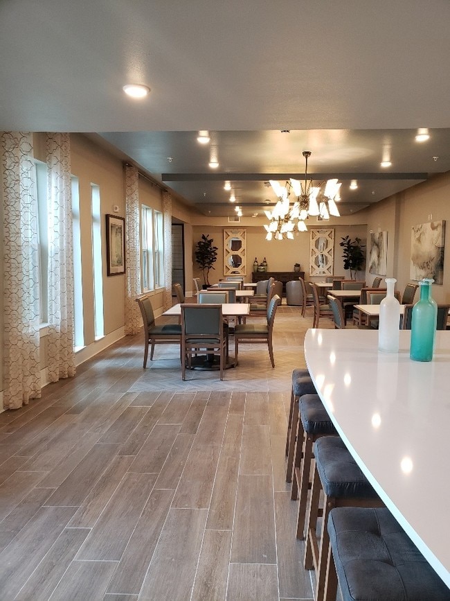 Photo - Huntington at Paseo de la Resaca