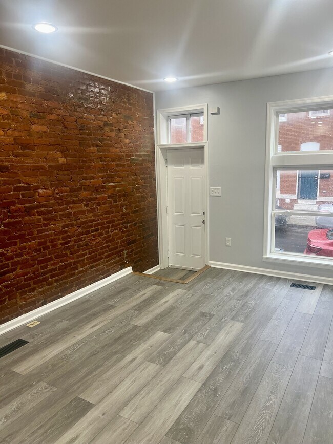 Building Photo - 808 N Streeper St